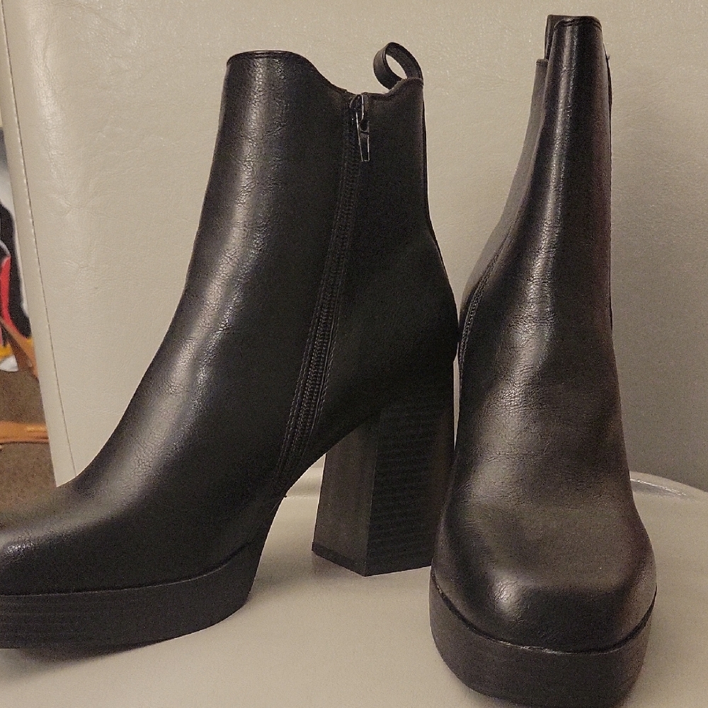 True Craft Black Heeled Ankle Boots
